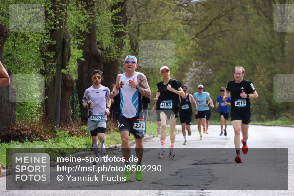 12.04.2026 - 45. Internationalen Wilhelmsburger Insellauf Yannick Fuchs http://msf.ph/oto/9502290 12.04.2026 12:44:49 Laufen 5566, 2218, 4183, 5464, 3816 meine-sportfotos.de