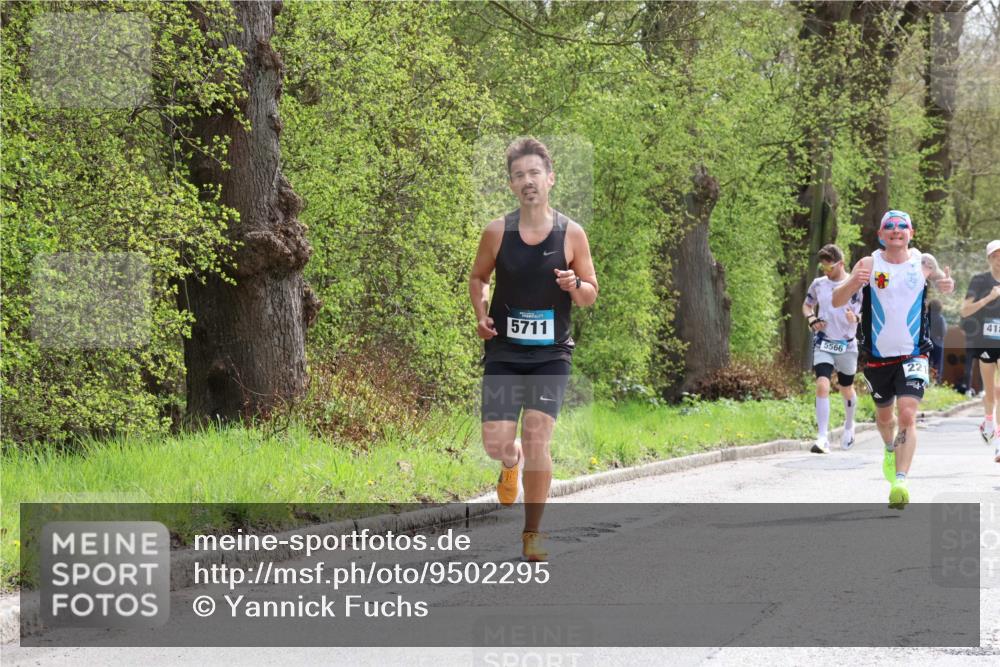 12.04.2026 - 45. Internationalen Wilhelmsburger Insellauf Yannick Fuchs http://msf.ph/oto/9502295 12.04.2026 12:44:51 Laufen 5711, 5566, 22, 418 meine-sportfotos.de