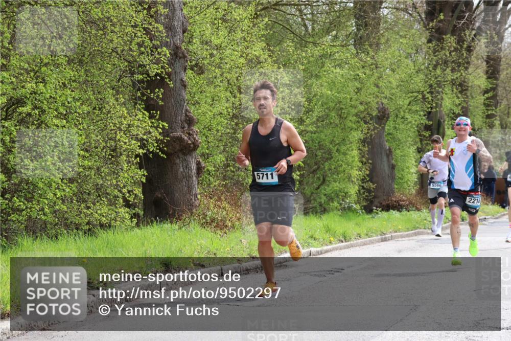 12.04.2026 - 45. Internationalen Wilhelmsburger Insellauf Yannick Fuchs http://msf.ph/oto/9502297 12.04.2026 12:44:51 Laufen 5711, 5566, 2218 meine-sportfotos.de