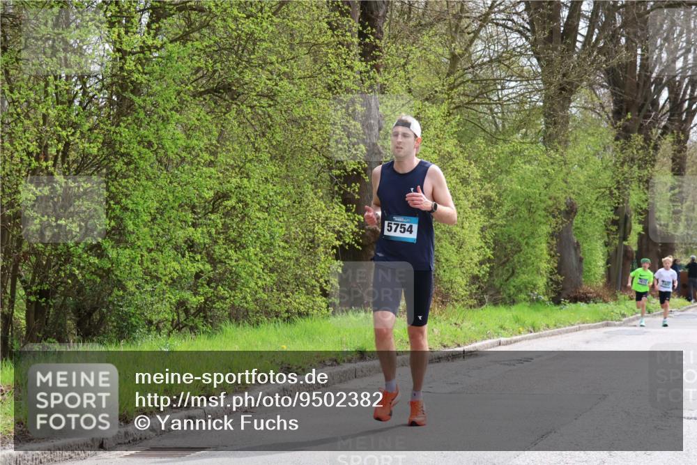 12.04.2026 - 45. Internationalen Wilhelmsburger Insellauf Yannick Fuchs http://msf.ph/oto/9502382 12.04.2026 12:45:09 Laufen 5754, 3612, 2403 meine-sportfotos.de
