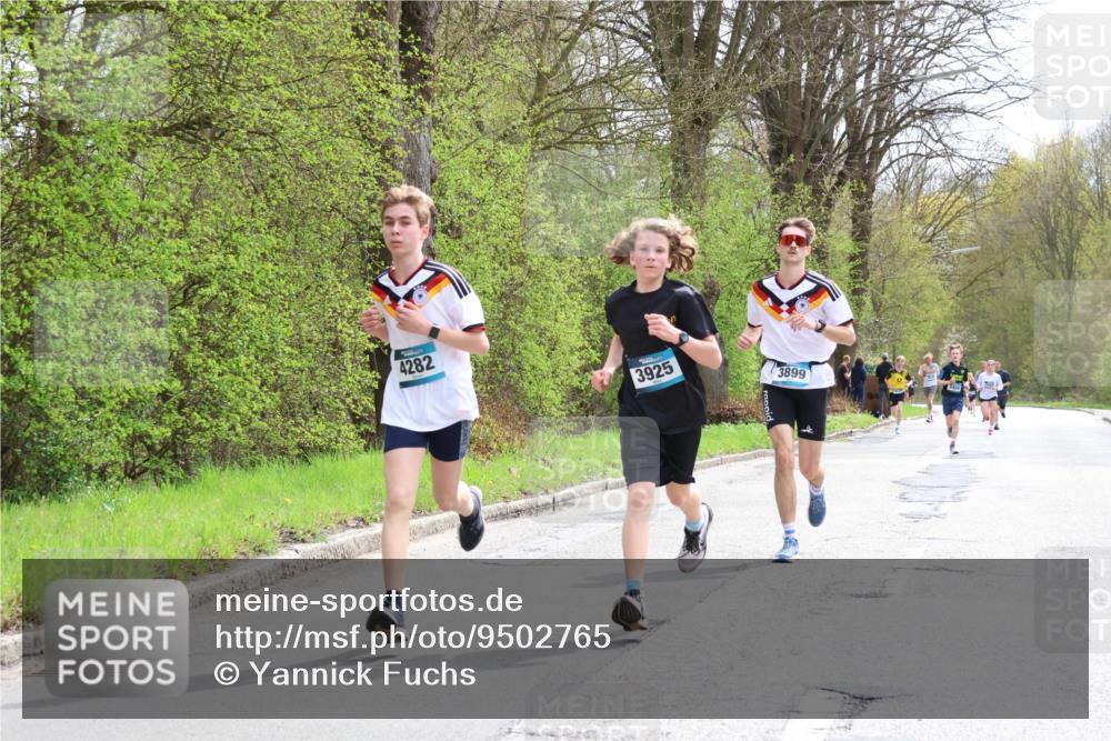 12.04.2026 - 45. Internationalen Wilhelmsburger Insellauf Yannick Fuchs http://msf.ph/oto/9502765 12.04.2026 12:46:48 Laufen 4282, 3925, 3899 meine-sportfotos.de