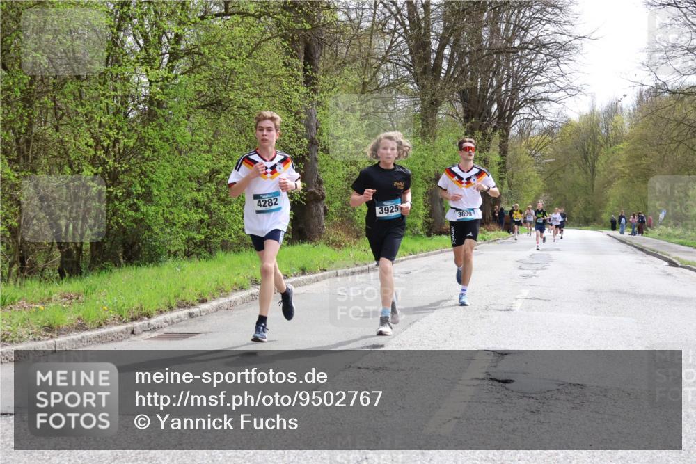 12.04.2026 - 45. Internationalen Wilhelmsburger Insellauf Yannick Fuchs http://msf.ph/oto/9502767 12.04.2026 12:46:48 Laufen 4282, 3925, 3899 meine-sportfotos.de