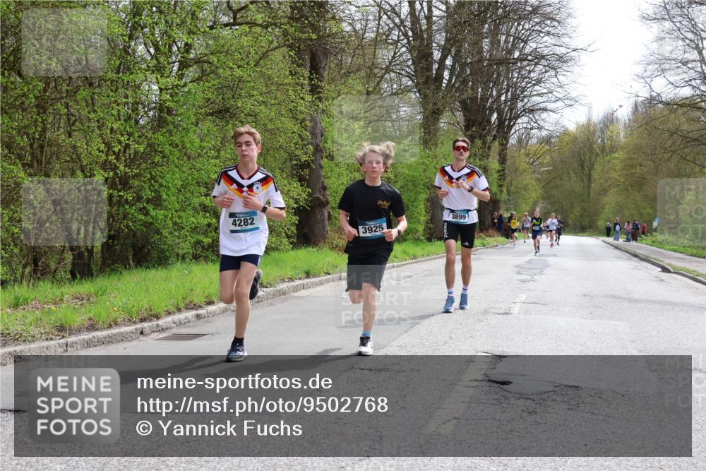 12.04.2026 - 45. Internationalen Wilhelmsburger Insellauf Yannick Fuchs http://msf.ph/oto/9502768 12.04.2026 12:46:49 Laufen 4282, 3925, 3899 meine-sportfotos.de