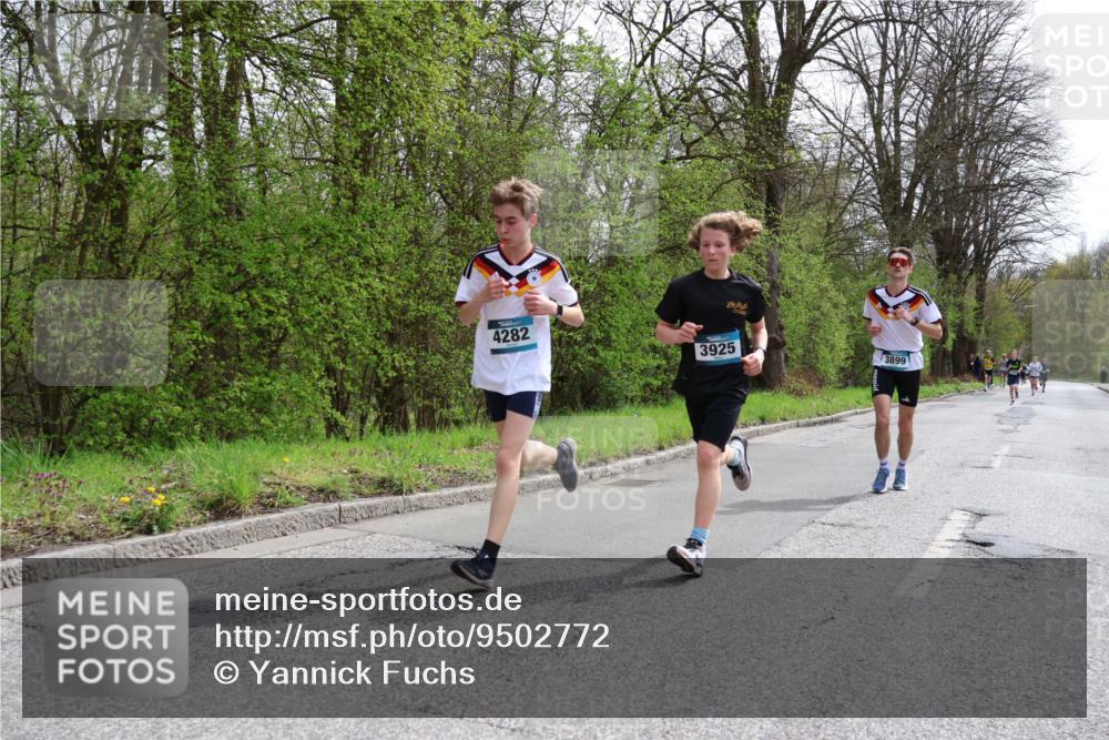 12.04.2026 - 45. Internationalen Wilhelmsburger Insellauf Yannick Fuchs http://msf.ph/oto/9502772 12.04.2026 12:46:49 Laufen 4282, 3925, 3899 meine-sportfotos.de