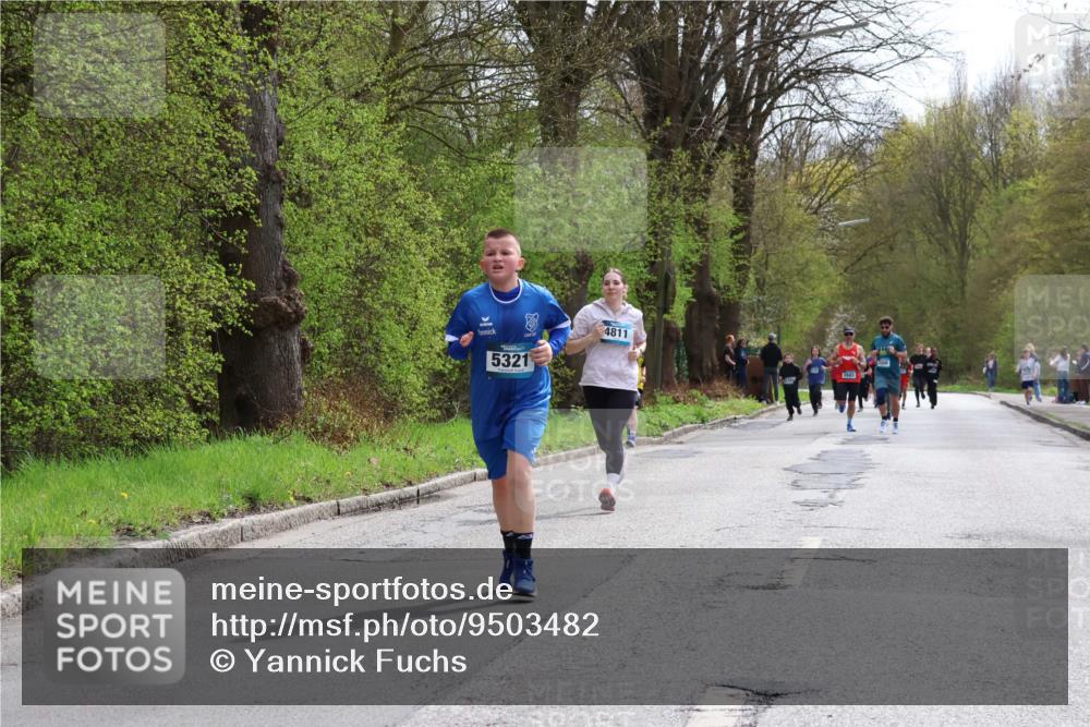 12.04.2026 - 45. Internationalen Wilhelmsburger Insellauf Yannick Fuchs http://msf.ph/oto/9503482 12.04.2026 12:49:54 Laufen 5321, 4811, 2683 meine-sportfotos.de