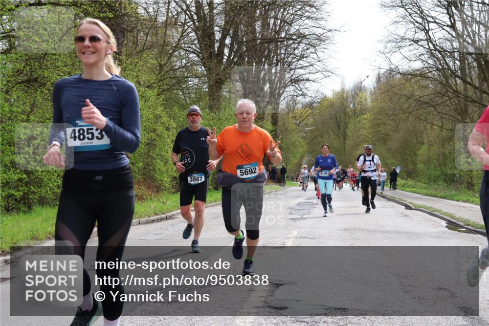 12.04.2026 - 45. Internationalen Wilhelmsburger Insellauf Yannick Fuchs http://msf.ph/oto/9503838 12.04.2026 12:51:08 Laufen 4853, 3867, 5692, 4186 meine-sportfotos.de