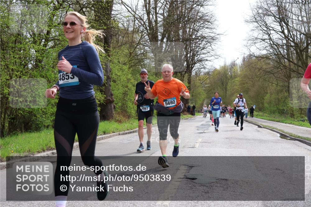 12.04.2026 - 45. Internationalen Wilhelmsburger Insellauf Yannick Fuchs http://msf.ph/oto/9503839 12.04.2026 12:51:08 Laufen 4853, 3867, 5692, 4186 meine-sportfotos.de