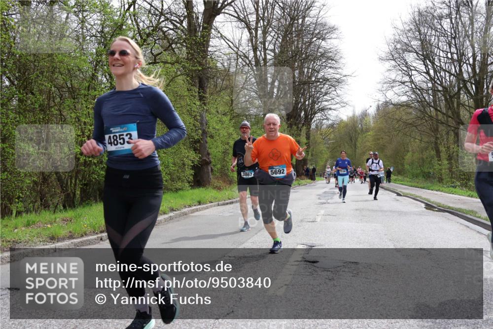 12.04.2026 - 45. Internationalen Wilhelmsburger Insellauf Yannick Fuchs http://msf.ph/oto/9503840 12.04.2026 12:51:08 Laufen 4853, 3867, 5692, 4186 meine-sportfotos.de