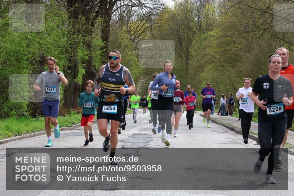 12.04.2026 - 45. Internationalen Wilhelmsburger Insellauf Yannick Fuchs http://msf.ph/oto/9503958 12.04.2026 12:51:35 Laufen 4922, 4921, 5854, 4666, 3479, 4259, 2675, 4955, 5228 meine-sportfotos.de