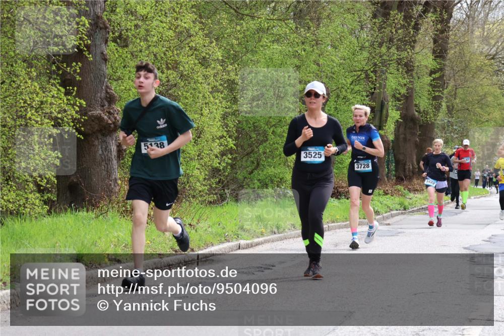 12.04.2026 - 45. Internationalen Wilhelmsburger Insellauf Yannick Fuchs http://msf.ph/oto/9504096 12.04.2026 12:52:03 Laufen 5138, 3525, 3728, 5422 meine-sportfotos.de