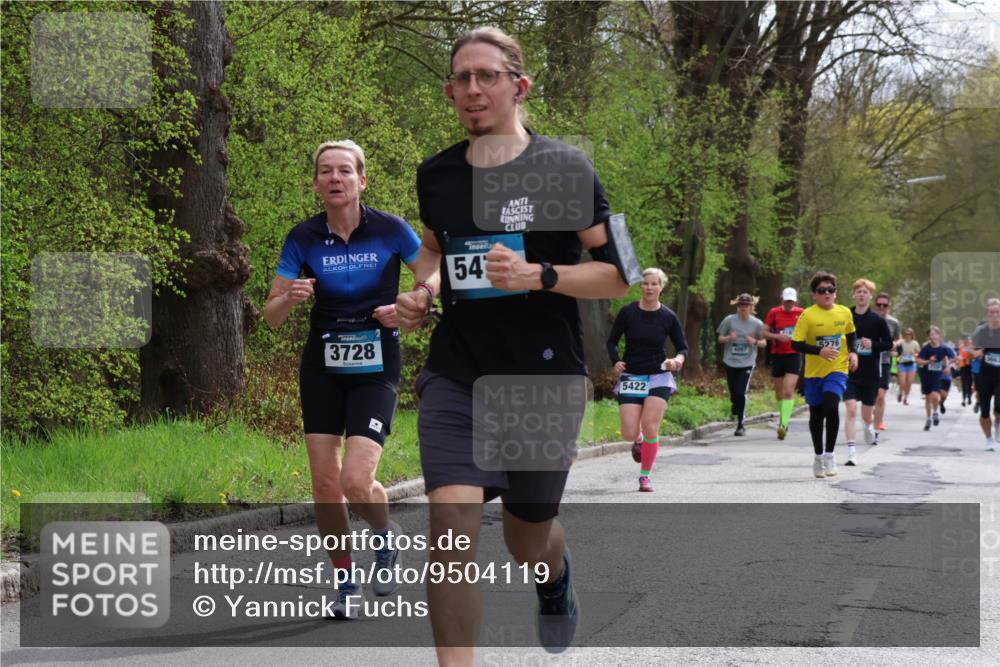 12.04.2026 - 45. Internationalen Wilhelmsburger Insellauf Yannick Fuchs http://msf.ph/oto/9504119 12.04.2026 12:52:07 Laufen 3728, 54, 5422, 5276, 750, 4097 meine-sportfotos.de