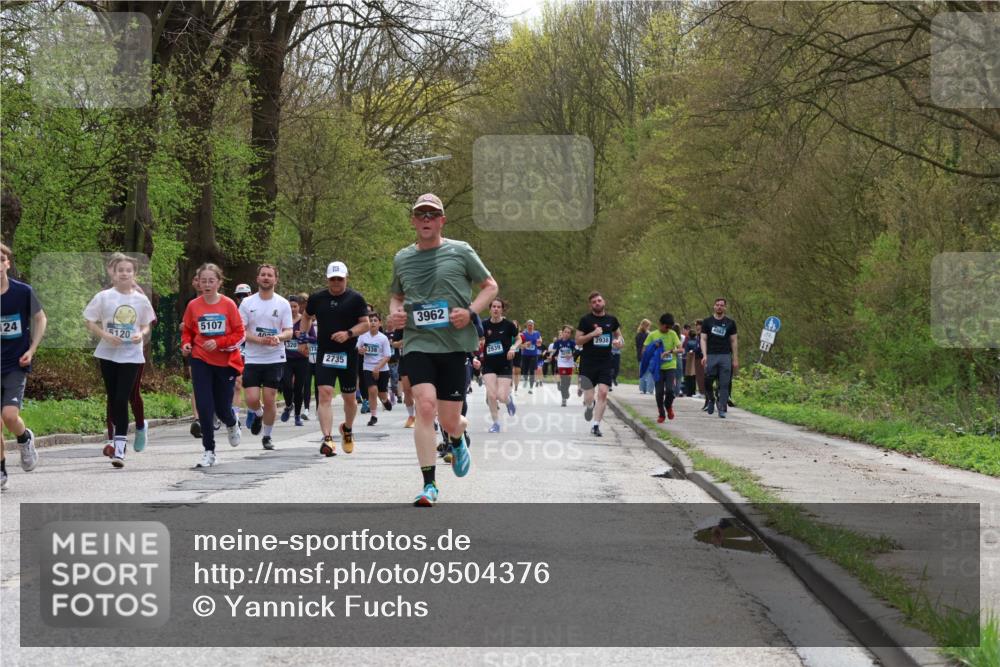 12.04.2026 - 45. Internationalen Wilhelmsburger Insellauf Yannick Fuchs http://msf.ph/oto/9504376 12.04.2026 12:52:59 Laufen 24, 120, 5107, 3207, 2735, 3962, 2939, 2938, 4983 meine-sportfotos.de