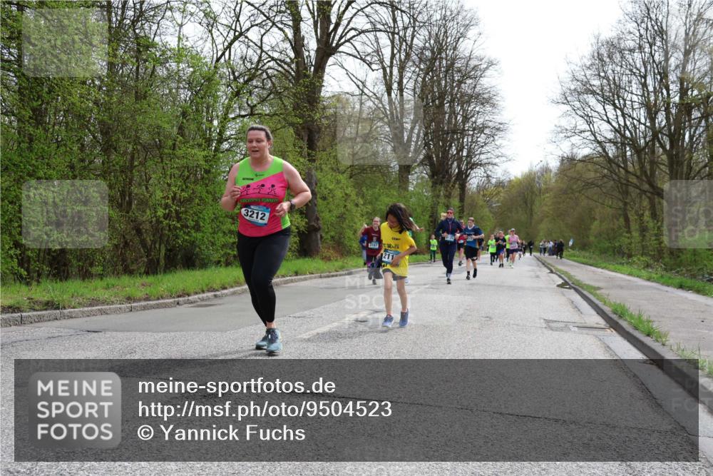 12.04.2026 - 45. Internationalen Wilhelmsburger Insellauf Yannick Fuchs http://msf.ph/oto/9504523 12.04.2026 12:53:26 Laufen 3212, 3167, 211 meine-sportfotos.de