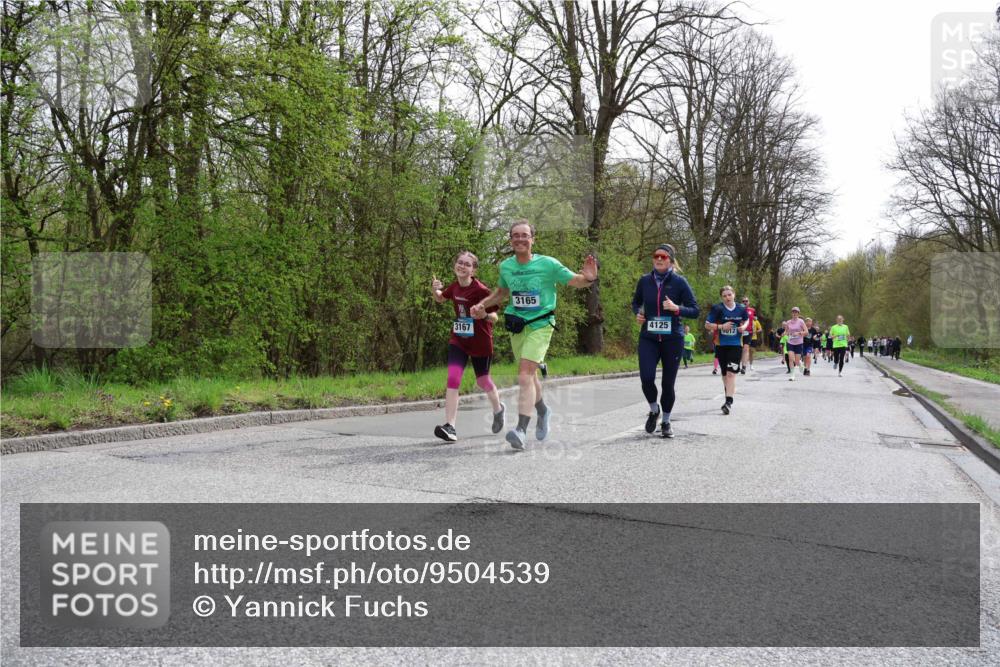 12.04.2026 - 45. Internationalen Wilhelmsburger Insellauf Yannick Fuchs http://msf.ph/oto/9504539 12.04.2026 12:53:29 Laufen 3167, 3165, 4125, 012 meine-sportfotos.de