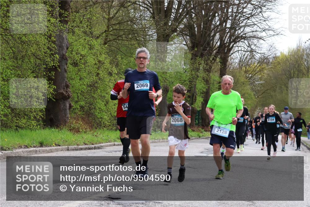 12.04.2026 - 45. Internationalen Wilhelmsburger Insellauf Yannick Fuchs http://msf.ph/oto/9504590 12.04.2026 12:53:41 Laufen 54, 2069, 2068, 2128, 307, 5104 meine-sportfotos.de