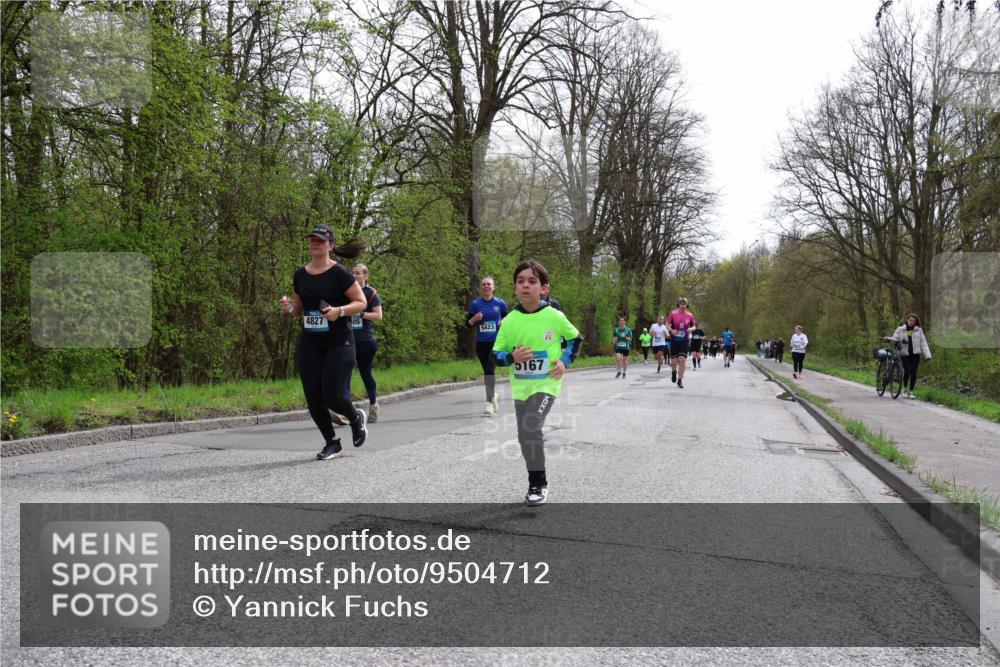 12.04.2026 - 45. Internationalen Wilhelmsburger Insellauf Yannick Fuchs http://msf.ph/oto/9504712 12.04.2026 12:54:04 Laufen 4827, 05, 5423, 5167 meine-sportfotos.de