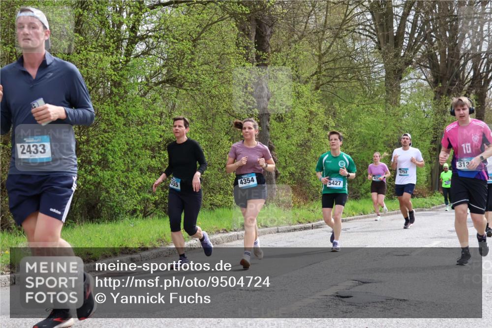 12.04.2026 - 45. Internationalen Wilhelmsburger Insellauf Yannick Fuchs http://msf.ph/oto/9504724 12.04.2026 12:54:06 Laufen 2433, 355, 10, 313, 4354, 5752, 422, 5427 meine-sportfotos.de