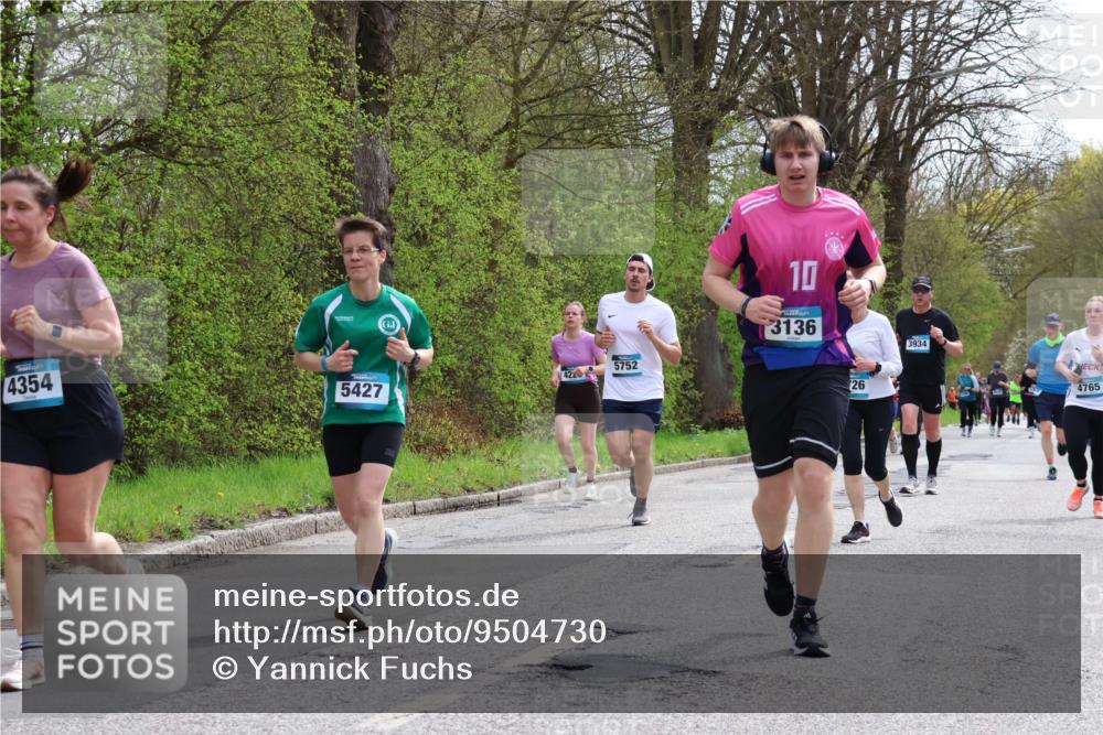 12.04.2026 - 45. Internationalen Wilhelmsburger Insellauf Yannick Fuchs http://msf.ph/oto/9504730 12.04.2026 12:54:08 Laufen 4354, 5752, 422, 5427, 10, 3136, 26, 3934, 4765 meine-sportfotos.de