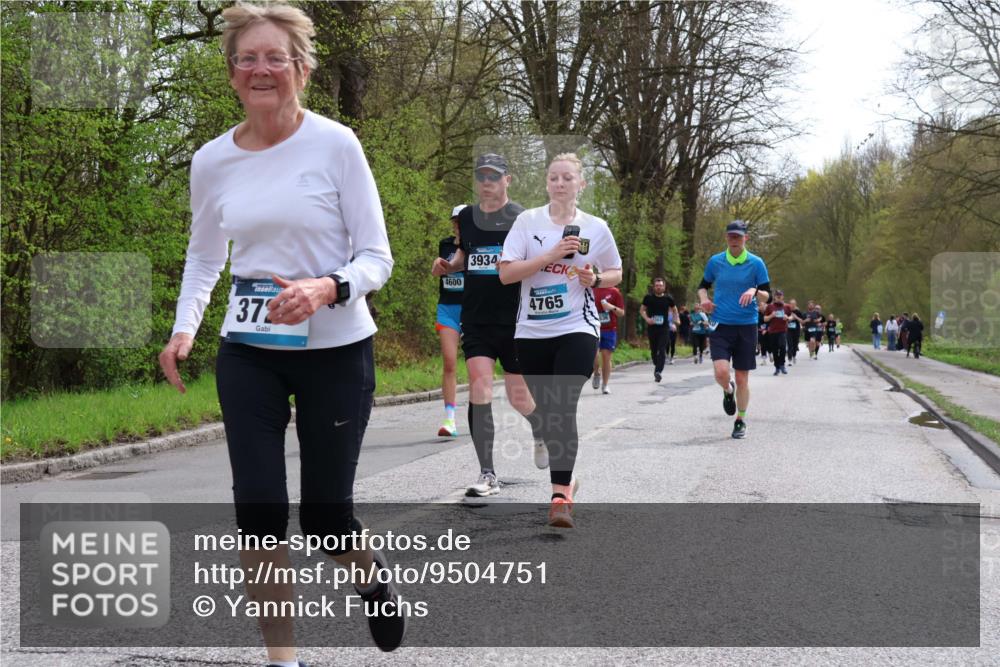 12.04.2026 - 45. Internationalen Wilhelmsburger Insellauf Yannick Fuchs http://msf.ph/oto/9504751 12.04.2026 12:54:12 Laufen 372, 4600, 3934, 4765 meine-sportfotos.de