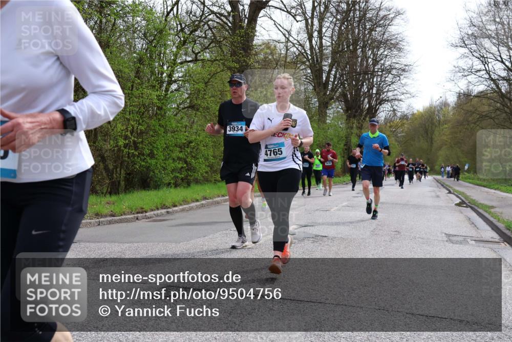 12.04.2026 - 45. Internationalen Wilhelmsburger Insellauf Yannick Fuchs http://msf.ph/oto/9504756 12.04.2026 12:54:13 Laufen 3934, 4765, 1869, 5636 meine-sportfotos.de