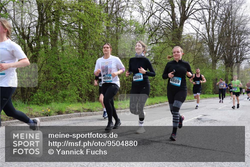12.04.2026 - 45. Internationalen Wilhelmsburger Insellauf Yannick Fuchs http://msf.ph/oto/9504880 12.04.2026 12:54:36 Laufen 2024, 4890, 4888, 50, 4889, 519, 3164 meine-sportfotos.de