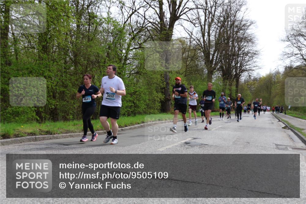12.04.2026 - 45. Internationalen Wilhelmsburger Insellauf Yannick Fuchs http://msf.ph/oto/9505109 12.04.2026 12:55:28 Laufen 3652, 4641, 3804 meine-sportfotos.de