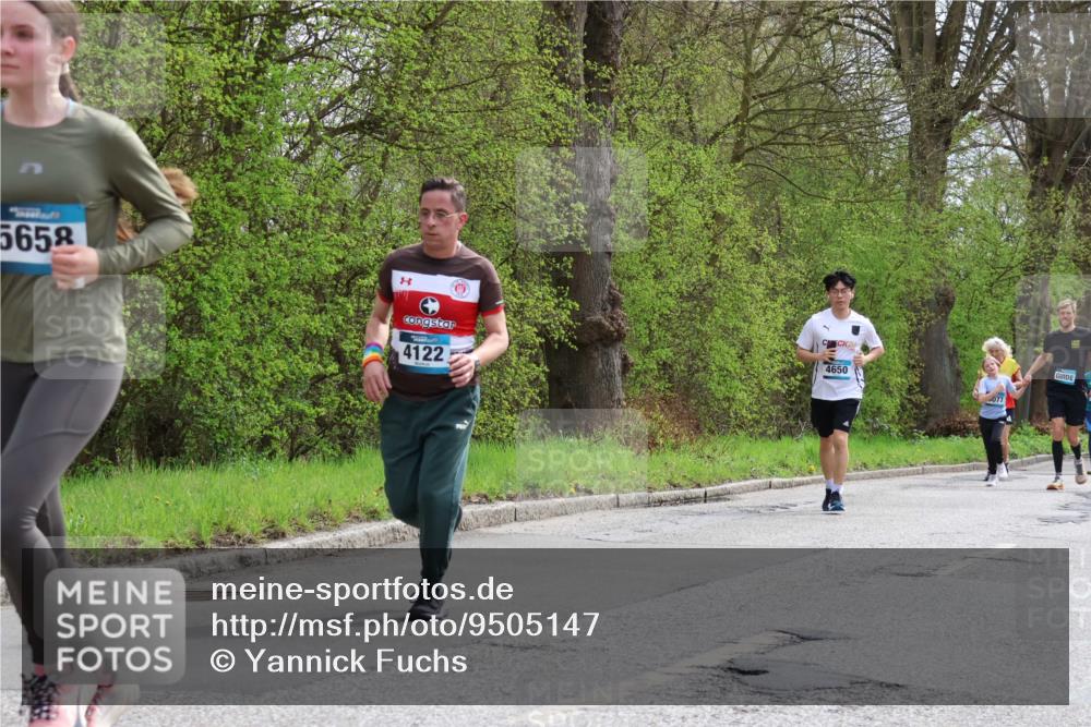 12.04.2026 - 45. Internationalen Wilhelmsburger Insellauf Yannick Fuchs http://msf.ph/oto/9505147 12.04.2026 12:55:37 Laufen 5658, 4122, 24, 4650, 077 meine-sportfotos.de