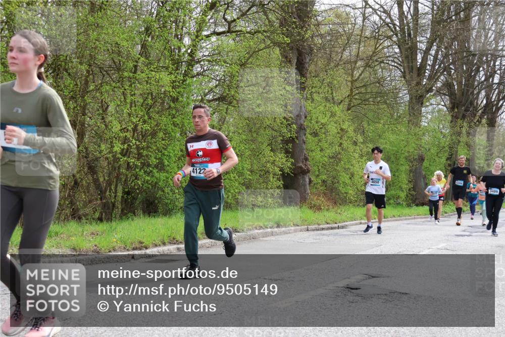 12.04.2026 - 45. Internationalen Wilhelmsburger Insellauf Yannick Fuchs http://msf.ph/oto/9505149 12.04.2026 12:55:38 Laufen 4122, 4650, 5077, 3489, 5072 meine-sportfotos.de