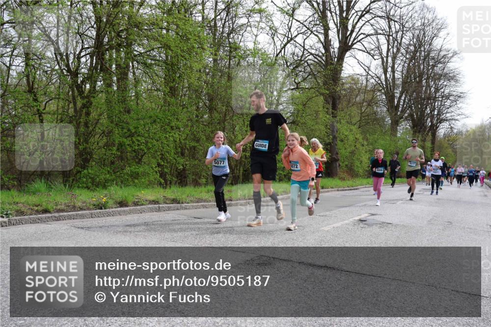 12.04.2026 - 45. Internationalen Wilhelmsburger Insellauf Yannick Fuchs http://msf.ph/oto/9505187 12.04.2026 12:55:45 Laufen 5077, 5072, 4886, 5677 meine-sportfotos.de
