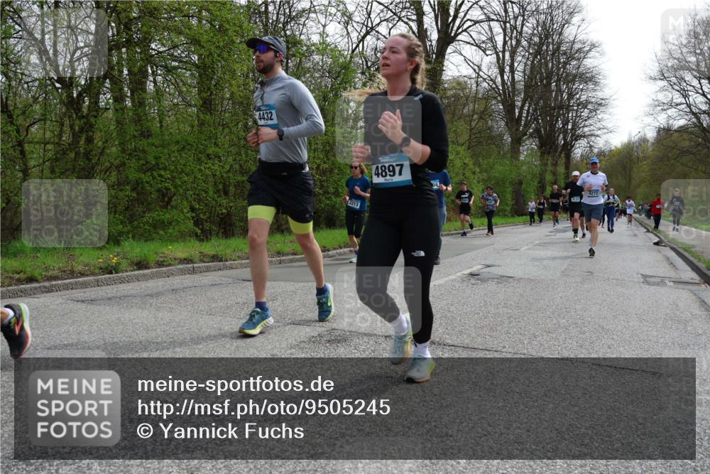 12.04.2026 - 45. Internationalen Wilhelmsburger Insellauf Yannick Fuchs http://msf.ph/oto/9505245 12.04.2026 12:55:58 Laufen 4432, 3313, 4897, 4133, 4273 meine-sportfotos.de