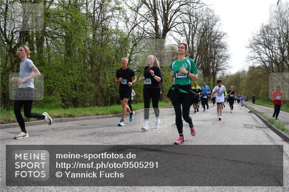 12.04.2026 - 45. Internationalen Wilhelmsburger Insellauf Yannick Fuchs http://msf.ph/oto/9505291 12.04.2026 12:56:07 Laufen 5599, 2508, 5428, 5198, 2478, 5165 meine-sportfotos.de