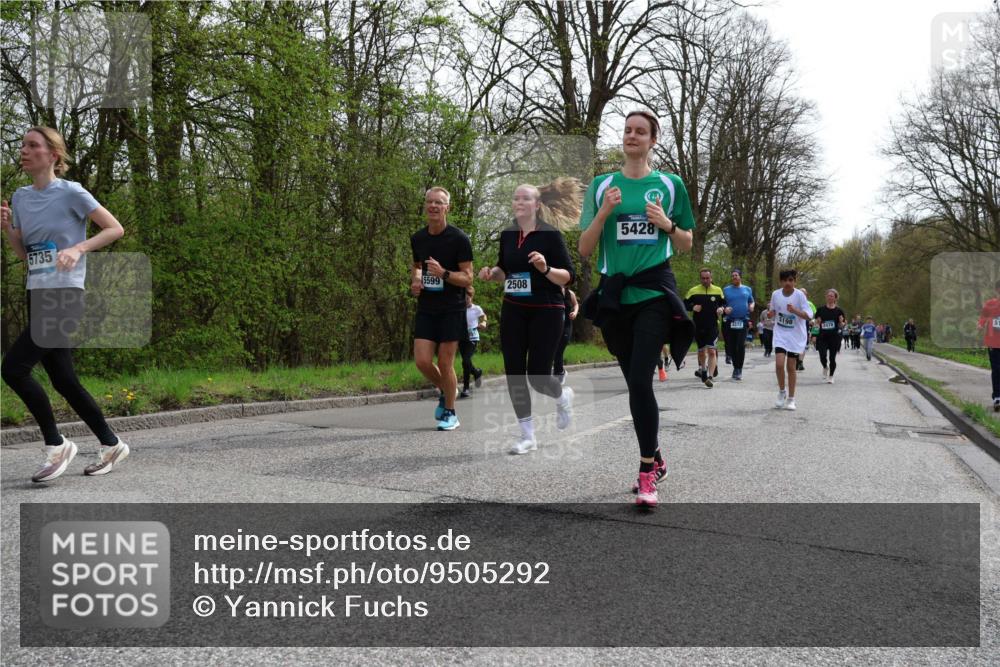 12.04.2026 - 45. Internationalen Wilhelmsburger Insellauf Yannick Fuchs http://msf.ph/oto/9505292 12.04.2026 12:56:07 Laufen 5735, 5599, 2508, 5428, 198, 2478 meine-sportfotos.de