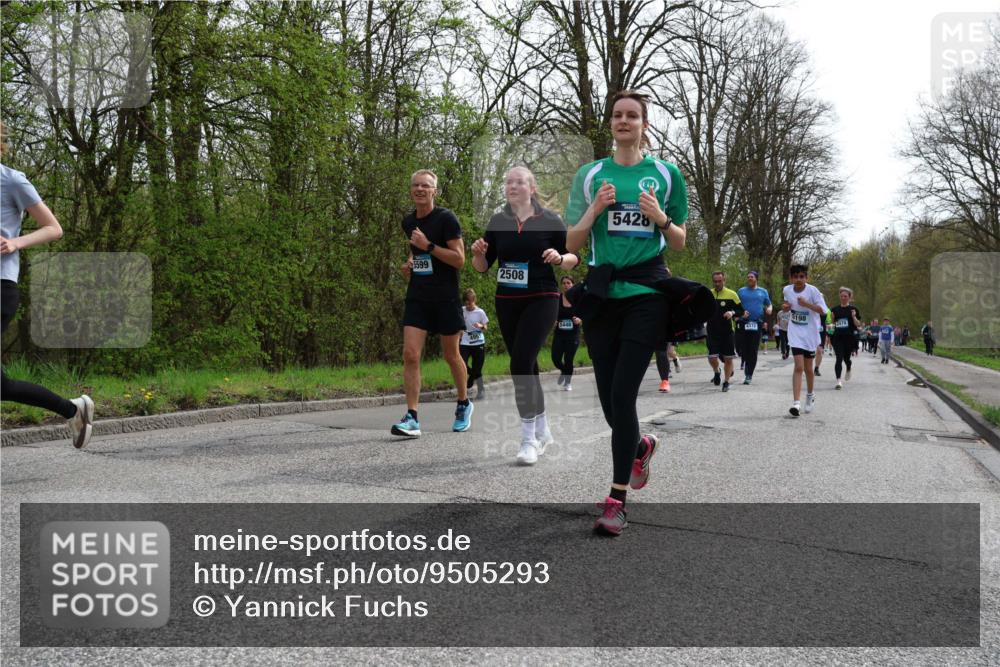 12.04.2026 - 45. Internationalen Wilhelmsburger Insellauf Yannick Fuchs http://msf.ph/oto/9505293 12.04.2026 12:56:08 Laufen 5599, 2508, 5428, 4372, 198, 2478 meine-sportfotos.de