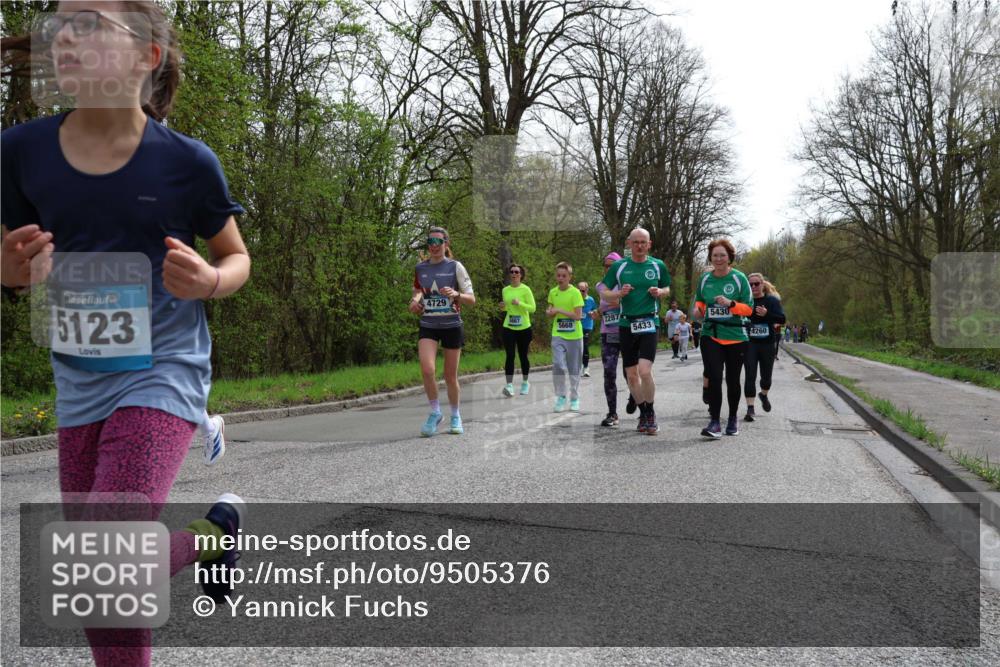 12.04.2026 - 45. Internationalen Wilhelmsburger Insellauf Yannick Fuchs http://msf.ph/oto/9505376 12.04.2026 12:56:23 Laufen 5123, 4729, 2287, 5430, 5668, 5433, 4260 meine-sportfotos.de