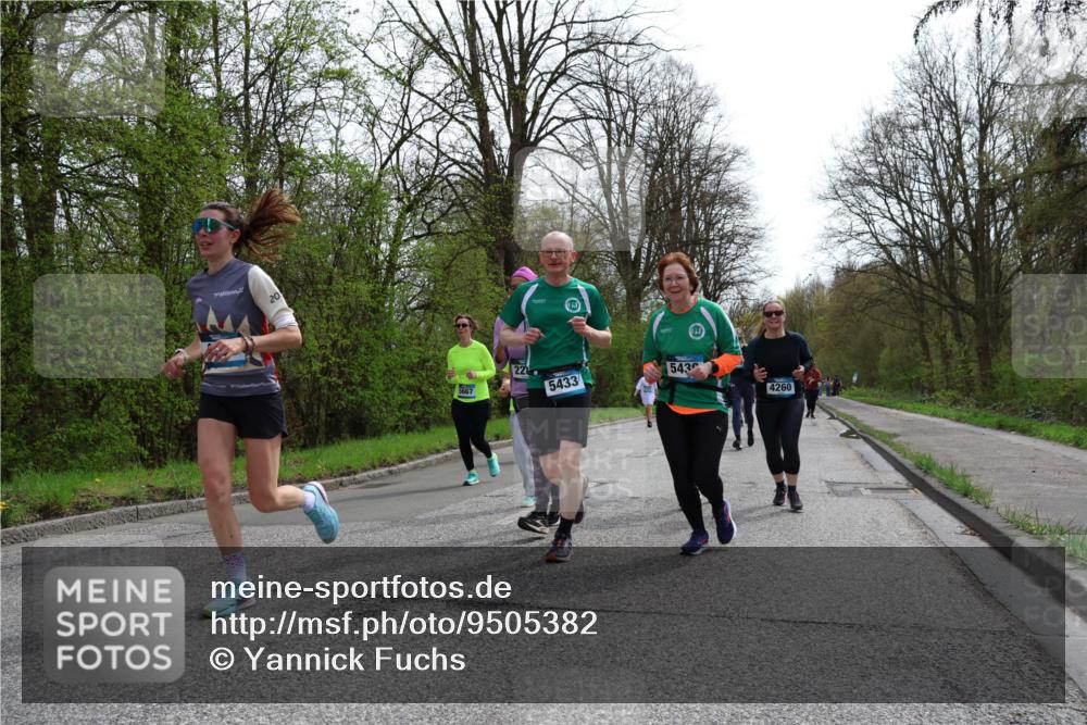 12.04.2026 - 45. Internationalen Wilhelmsburger Insellauf Yannick Fuchs http://msf.ph/oto/9505382 12.04.2026 12:56:24 Laufen 21, 20, 5667, 22, 5433, 543, 4260 meine-sportfotos.de