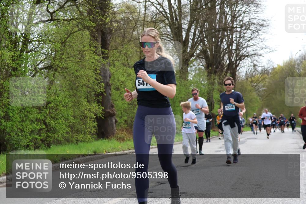 12.04.2026 - 45. Internationalen Wilhelmsburger Insellauf Yannick Fuchs http://msf.ph/oto/9505398 12.04.2026 12:56:27 Laufen 54, 4310, 199, 4308 meine-sportfotos.de