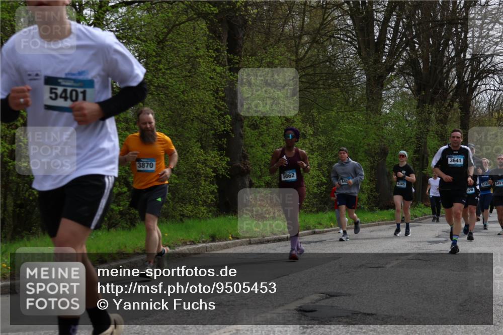 12.04.2026 - 45. Internationalen Wilhelmsburger Insellauf Yannick Fuchs http://msf.ph/oto/9505453 12.04.2026 12:56:38 Laufen 5401, 3870, 5662, 4345, 3641, 5028, 5497, 970 meine-sportfotos.de