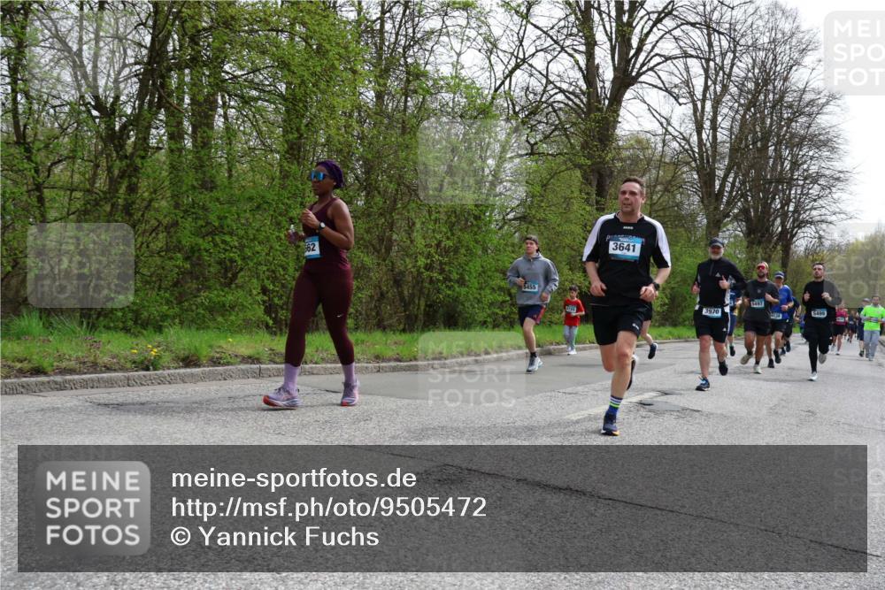 12.04.2026 - 45. Internationalen Wilhelmsburger Insellauf Yannick Fuchs http://msf.ph/oto/9505472 12.04.2026 12:56:41 Laufen 562, 5455, 155, 3641, 5497, 3970, 5499, 4138 meine-sportfotos.de
