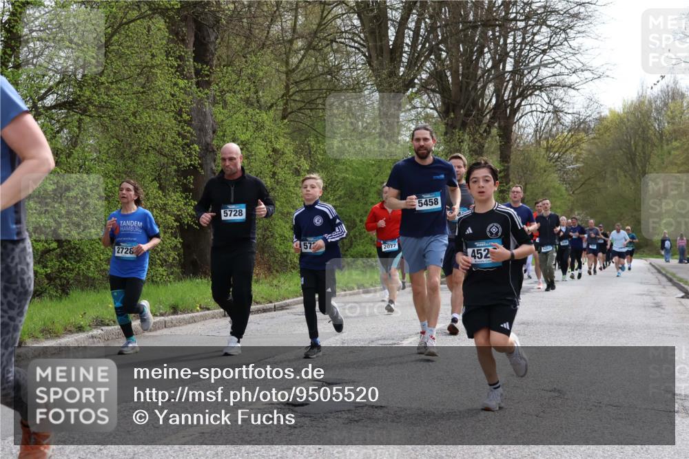 12.04.2026 - 45. Internationalen Wilhelmsburger Insellauf Yannick Fuchs http://msf.ph/oto/9505520 12.04.2026 12:56:52 Laufen 5728, 2728, 57, 2077, 5458, 452, 5347 meine-sportfotos.de