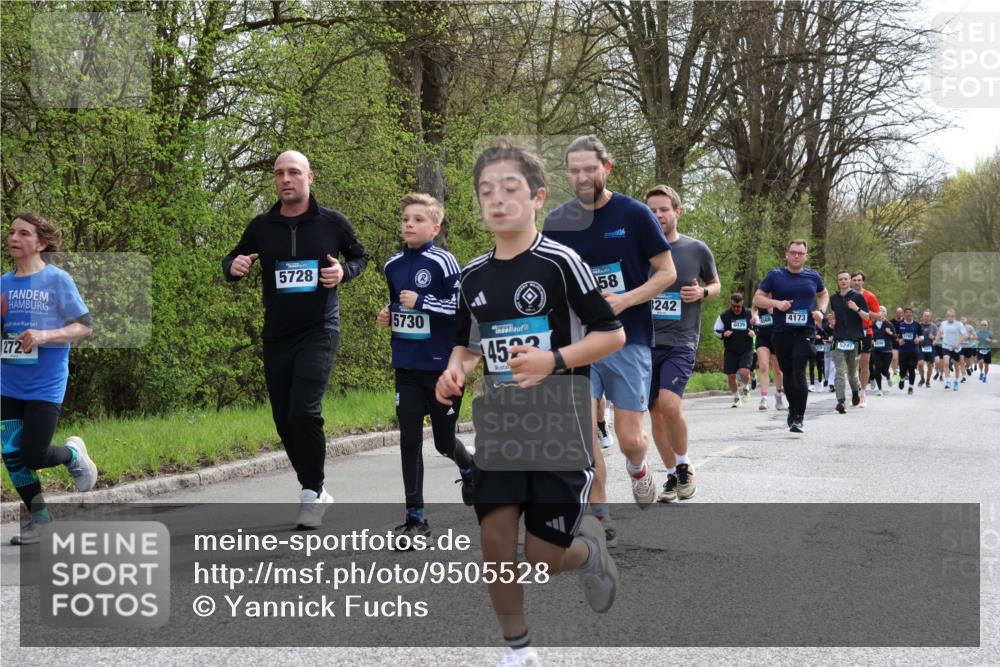 12.04.2026 - 45. Internationalen Wilhelmsburger Insellauf Yannick Fuchs http://msf.ph/oto/9505528 12.04.2026 12:56:53 Laufen 272, 5728, 5730, 4523, 58, 242, 4173, 4039, 5247 meine-sportfotos.de