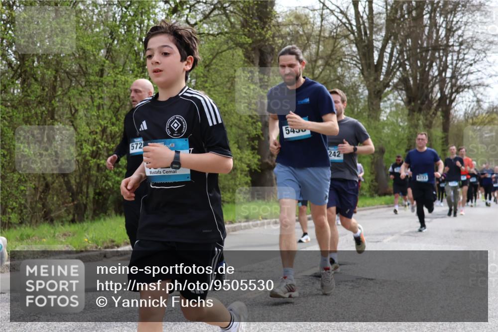 12.04.2026 - 45. Internationalen Wilhelmsburger Insellauf Yannick Fuchs http://msf.ph/oto/9505530 12.04.2026 12:56:54 Laufen 493, 572, 1908, 5430, 242 meine-sportfotos.de