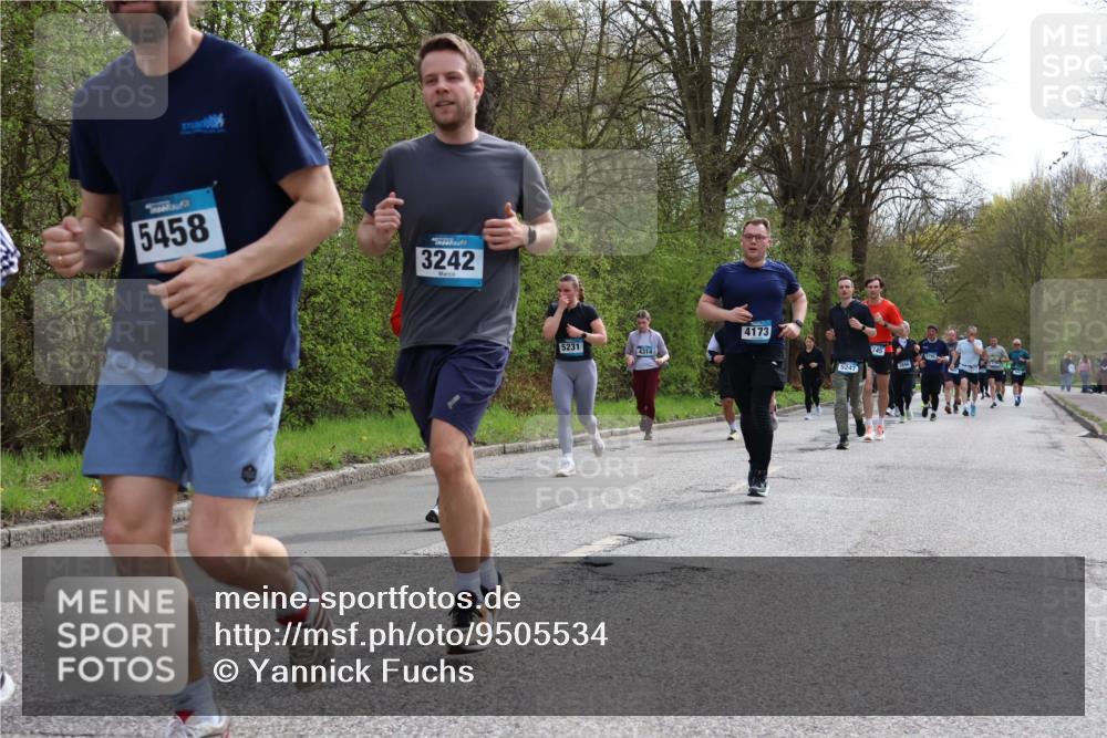 12.04.2026 - 45. Internationalen Wilhelmsburger Insellauf Yannick Fuchs http://msf.ph/oto/9505534 12.04.2026 12:56:55 Laufen 5458, 3242, 5231, 4314, 4173, 5247, 745 meine-sportfotos.de