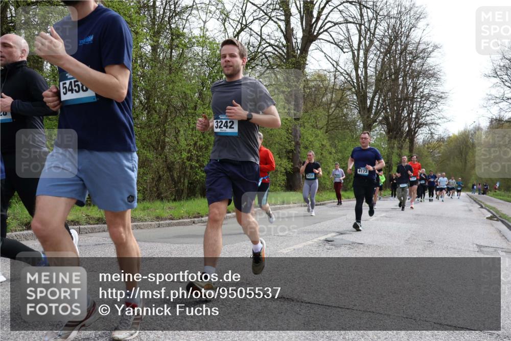 12.04.2026 - 45. Internationalen Wilhelmsburger Insellauf Yannick Fuchs http://msf.ph/oto/9505537 12.04.2026 12:56:55 Laufen 5458, 3242, 5231, 434, 4173, 1947 meine-sportfotos.de