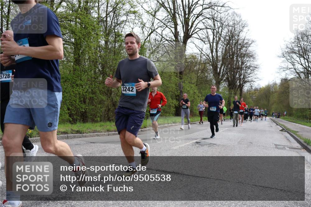 12.04.2026 - 45. Internationalen Wilhelmsburger Insellauf Yannick Fuchs http://msf.ph/oto/9505538 12.04.2026 12:56:55 Laufen 5728, 3242, 2077, 1231, 4173 meine-sportfotos.de