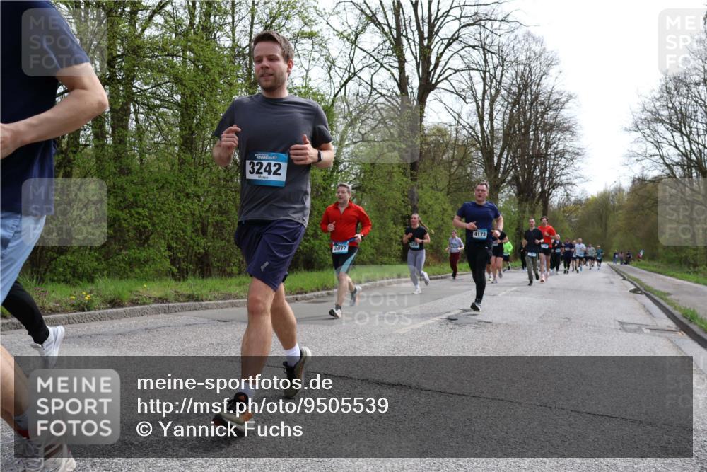 12.04.2026 - 45. Internationalen Wilhelmsburger Insellauf Yannick Fuchs http://msf.ph/oto/9505539 12.04.2026 12:56:56 Laufen 3242, 2077, 4173 meine-sportfotos.de