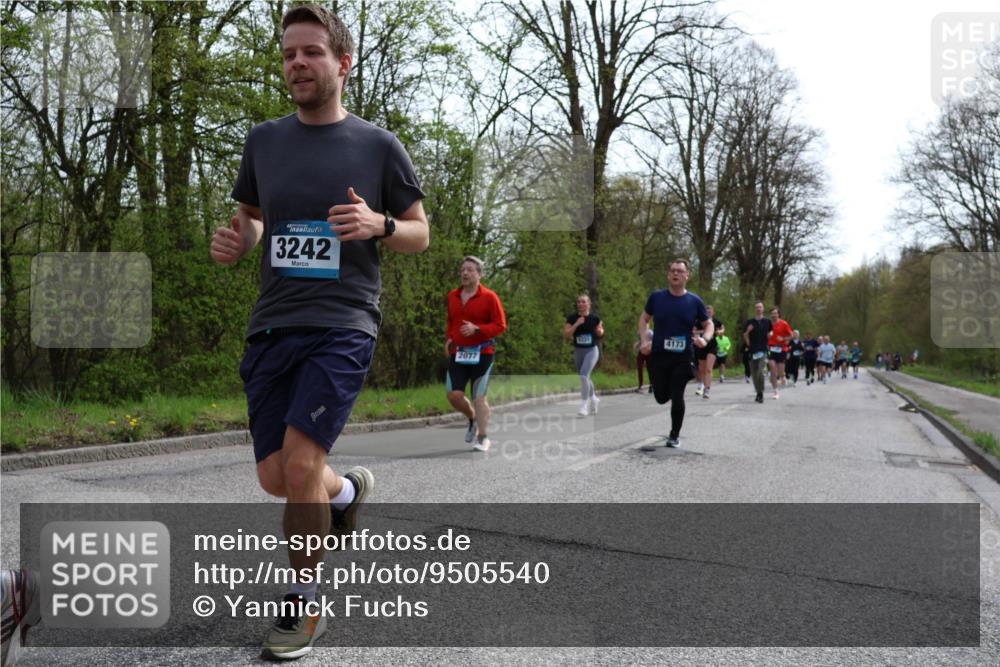 12.04.2026 - 45. Internationalen Wilhelmsburger Insellauf Yannick Fuchs http://msf.ph/oto/9505540 12.04.2026 12:56:56 Laufen 3242, 2077, 1231, 4173 meine-sportfotos.de