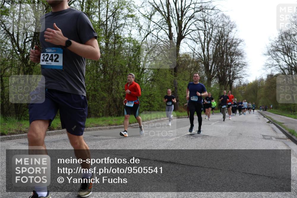 12.04.2026 - 45. Internationalen Wilhelmsburger Insellauf Yannick Fuchs http://msf.ph/oto/9505541 12.04.2026 12:56:56 Laufen 3242, 2077, 5231, 4173 meine-sportfotos.de