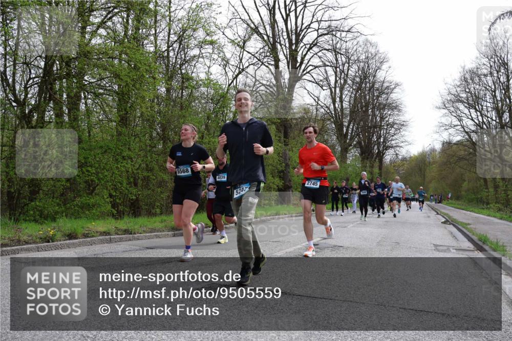 12.04.2026 - 45. Internationalen Wilhelmsburger Insellauf Yannick Fuchs http://msf.ph/oto/9505559 12.04.2026 12:56:59 Laufen 5568, 4039, 5247, 2745 meine-sportfotos.de
