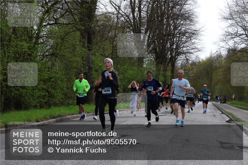 12.04.2026 - 45. Internationalen Wilhelmsburger Insellauf Yannick Fuchs http://msf.ph/oto/9505570 12.04.2026 12:57:02 Laufen 5504, 3896, 5808, 5795, 4736 meine-sportfotos.de