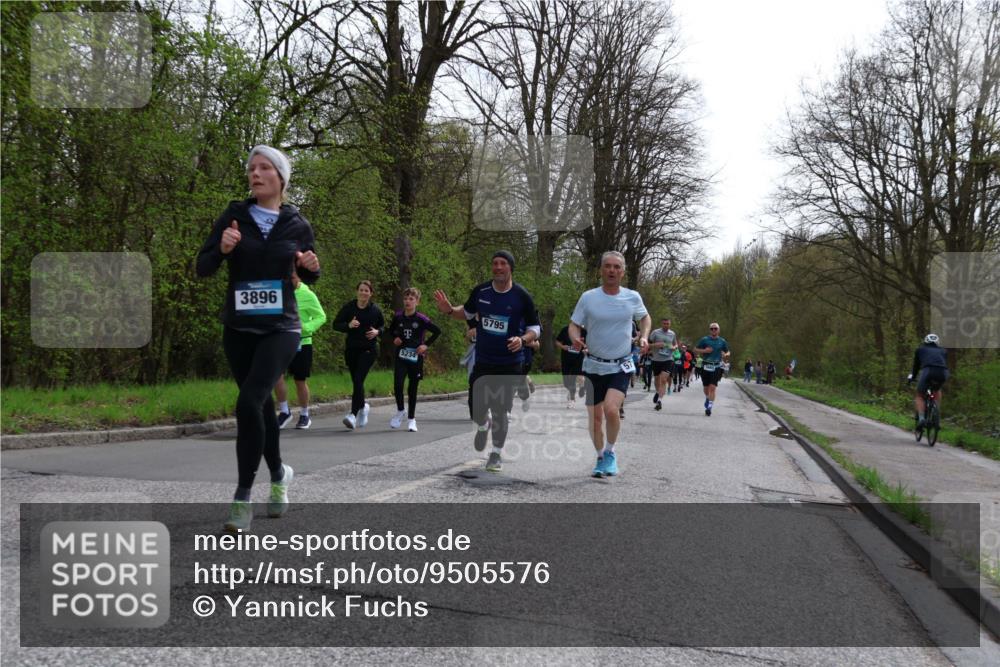 12.04.2026 - 45. Internationalen Wilhelmsburger Insellauf Yannick Fuchs http://msf.ph/oto/9505576 12.04.2026 12:57:03 Laufen 3896, 5234, 5795 meine-sportfotos.de